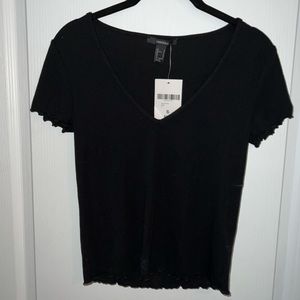 NWT FOREVER 21 BLACK TSHIRT